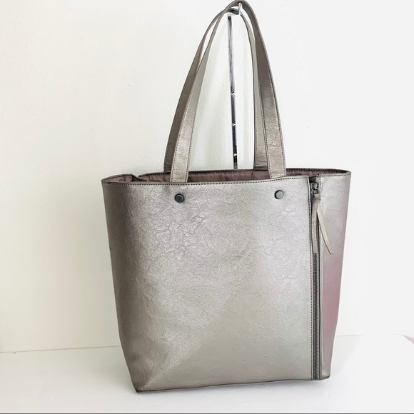 Neiman Marcus Metallic Gray Tote Good Condition💗🎉HP🎊🎁 - Picture 3 of 14
